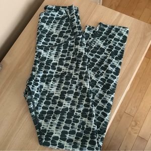 TAVI High Waisted 7/8 Leggings with a 25" inseam